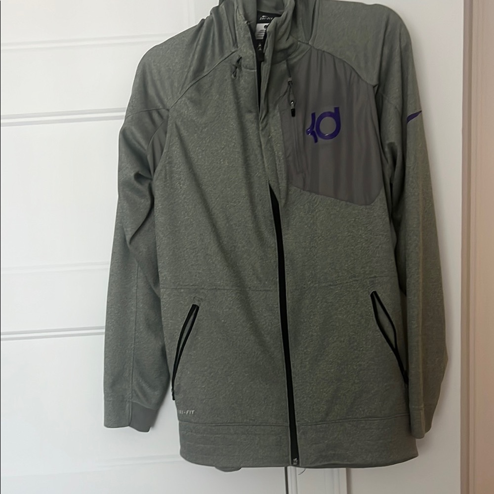 Men’s Nike “KD” lightweight zip up jacket.  Purple KD on the right top, pockets